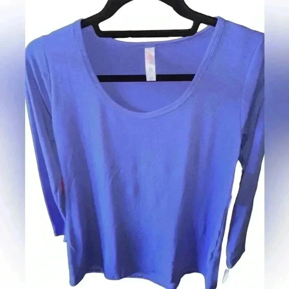 Lularoe periwinkle Xs Lynnae long sleeve top.